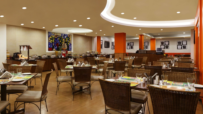 Imagen del bar/restaurante del Hotel Lemon Tree , Aurangabad. Foto 2