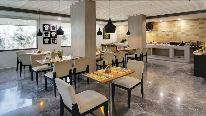 Imagen del bar/restaurante del Hotel Lemon Tree Banjara Hills. Foto 9