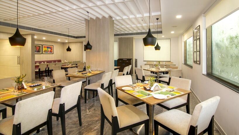 Imagen del bar/restaurante del Hotel Lemon Tree Banjara Hills. Foto 10
