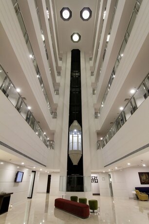 Imagen de los interiores del Hotel Lemon Tree Banjara Hills. Foto 19