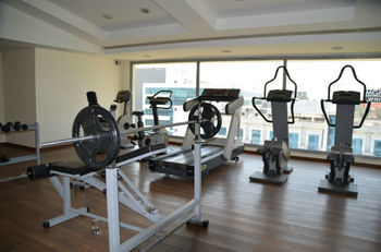 Imagen del bar/restaurante del Hotel Lemon Tree Gachibowli Hyderabad. Foto 6