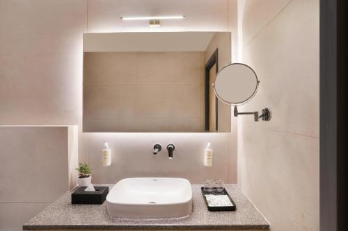 Imagen de la habitación del Hotel Lemon Tree, Haridwar. Foto 18