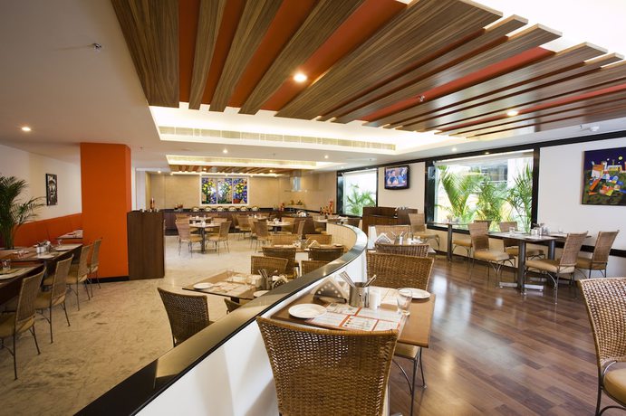 Imagen del bar/restaurante del Hotel Lemon Tree, Indore. Foto 5