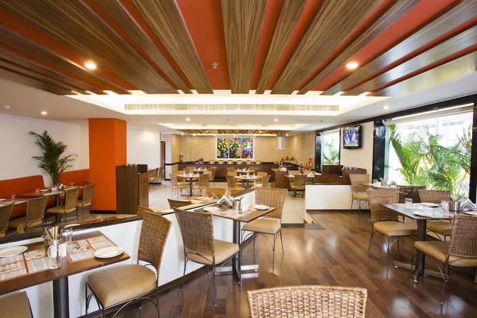 Imagen del bar/restaurante del Hotel Lemon Tree, Indore. Foto 6