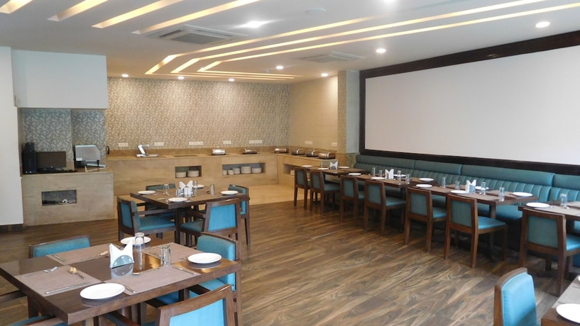Imagen del bar/restaurante del Hotel Lemon Tree , Katra. Foto 5