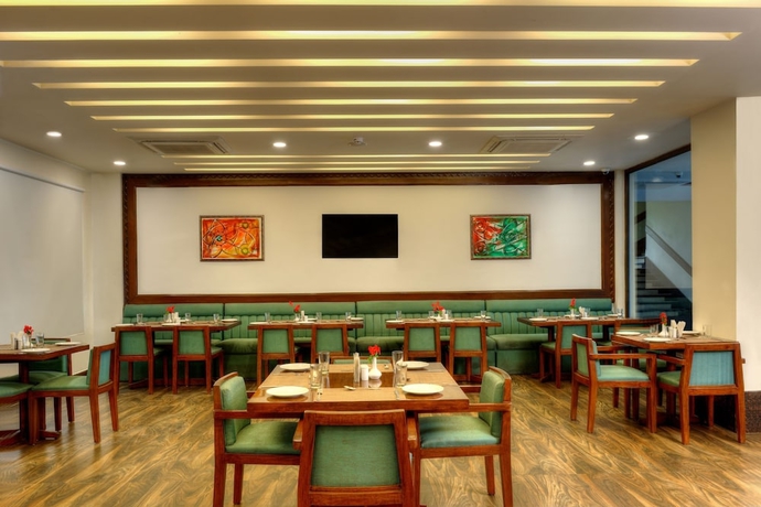 Imagen del bar/restaurante del Hotel Lemon Tree , Katra. Foto 6