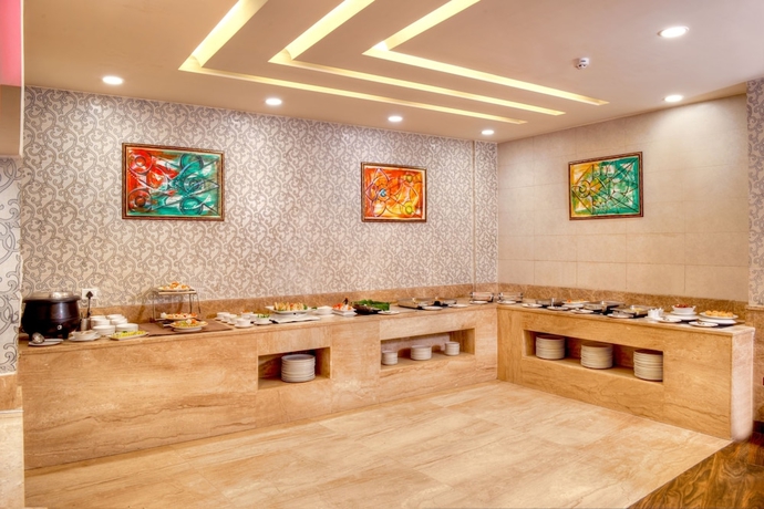 Imagen del bar/restaurante del Hotel Lemon Tree , Katra. Foto 8