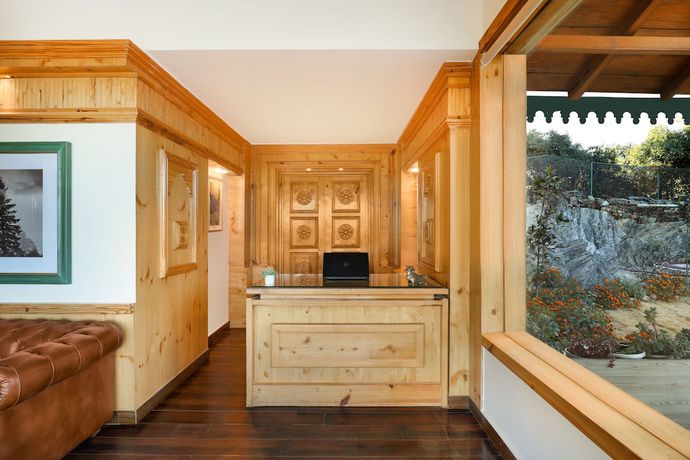 Imagen de los interiores del Hotel Lemon Tree Mukteshwar. Foto 19