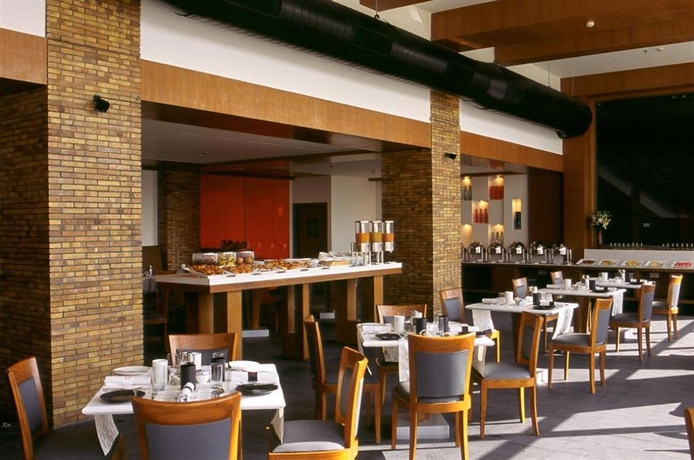 Imagen del bar/restaurante del Hotel Lemon Tree Premier, Jaipur. Foto 4