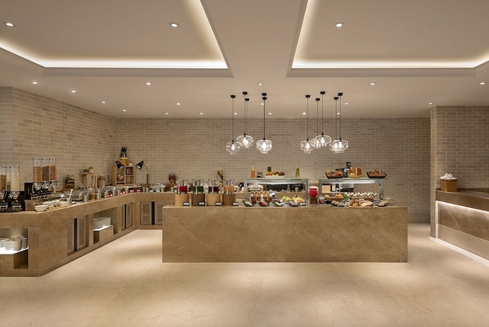 Imagen del bar/restaurante del Hotel Lemon Tree Premier New Town Kolkata. Foto 4