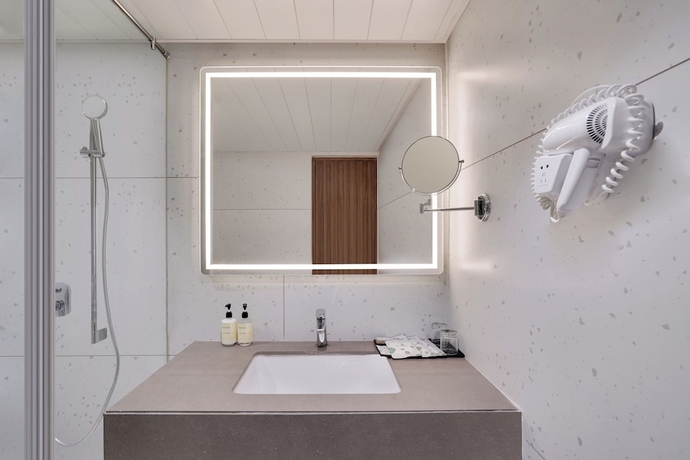 Imagen de la habitación del Hotel Lemon Tree Rajkot. Foto 17