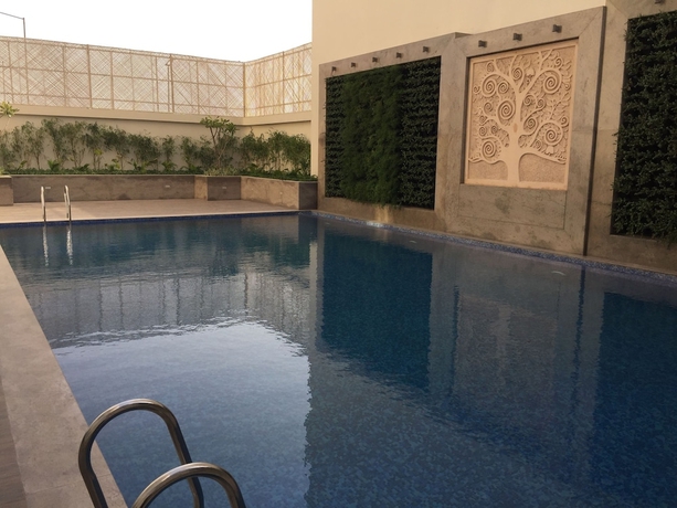 Imagen de la piscina del Hotel Lemon Tree , Sector 60, Gurugram. Foto 18