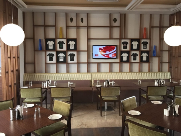 Imagen del bar/restaurante del Hotel Lemon Tree , Sector 60, Gurugram. Foto 2