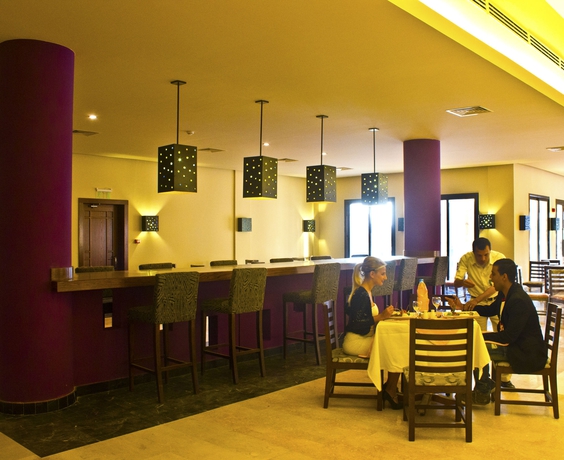 Imagen del bar/restaurante del Hotel Lemon and Soul Makadi Garden. Foto 3