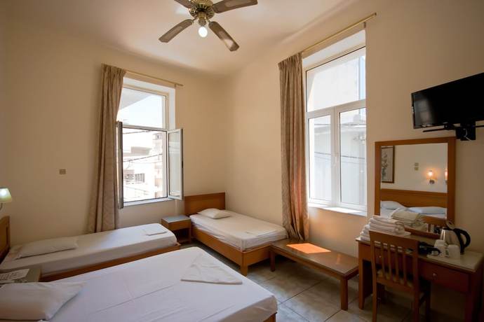 Imagen de la habitación del Hotel Lena, Heraklion. Foto 4