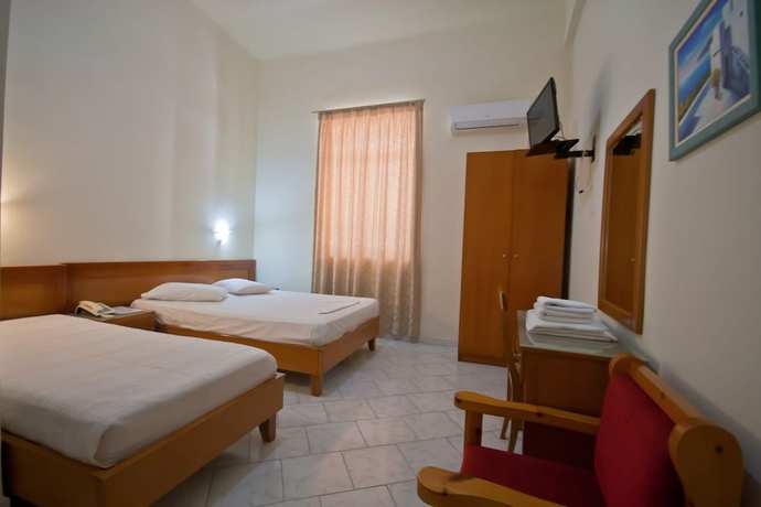 Imagen de la habitación del Hotel Lena, Heraklion. Foto 11