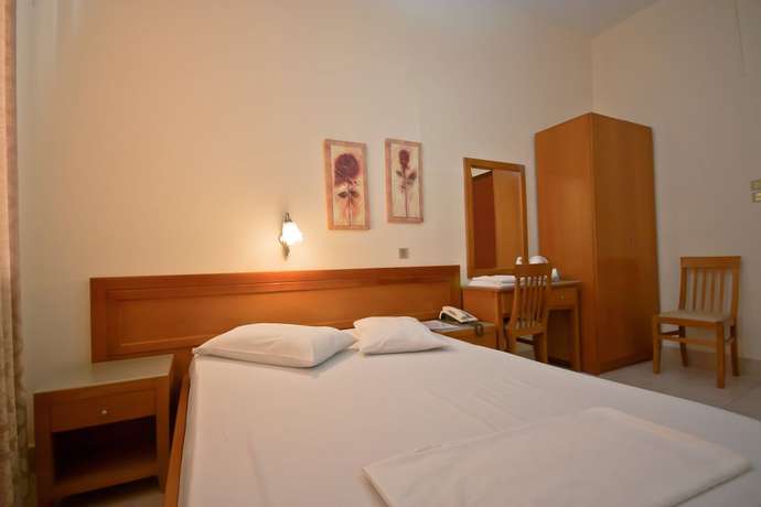 Imagen de la habitación del Hotel Lena, Heraklion. Foto 12