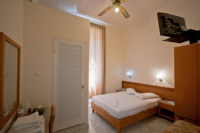 Imagen de la habitación del Hotel Lena, Heraklion. Foto 14