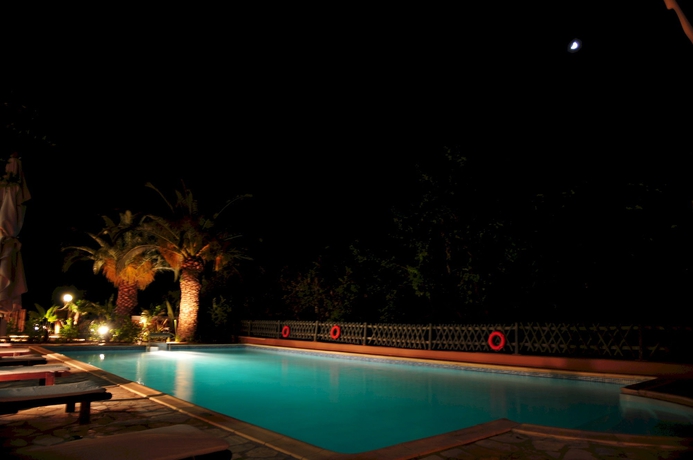 Imagen de la piscina del Hotel Lena Mare Boutique. Foto 11