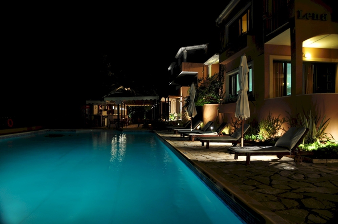 Imagen de la piscina del Hotel Lena Mare Boutique. Foto 16