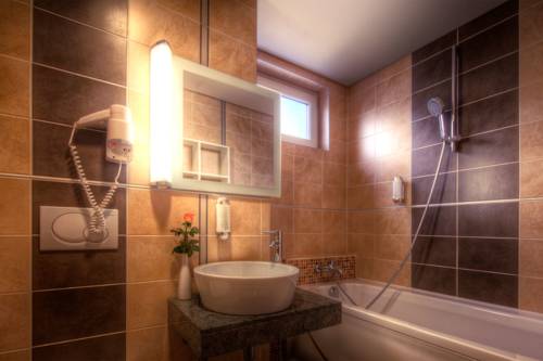 Imagen de la habitación del Hotel Lent. Foto 13