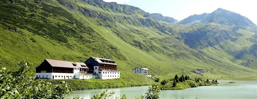 Imagen de los exteriores del Hotel Lenz. Foto 5