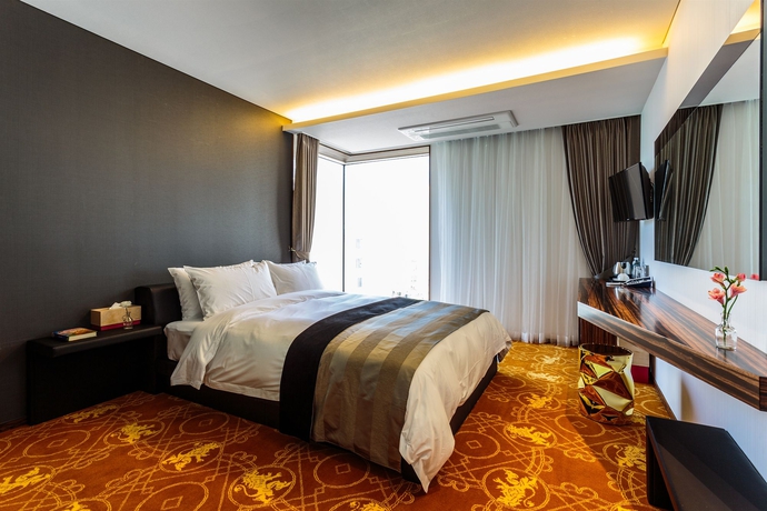 Imagen de la habitación del Hotel Leo. Foto 3