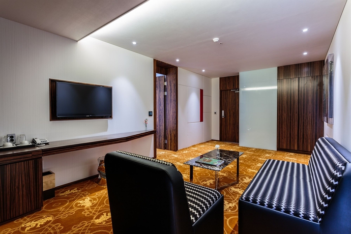 Imagen de los interiores del Hotel Leo. Foto 15