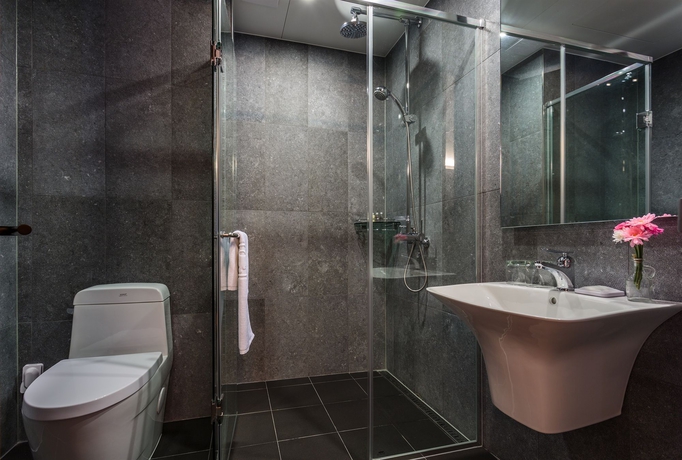 Imagen de la habitación del Hotel Leo. Foto 8