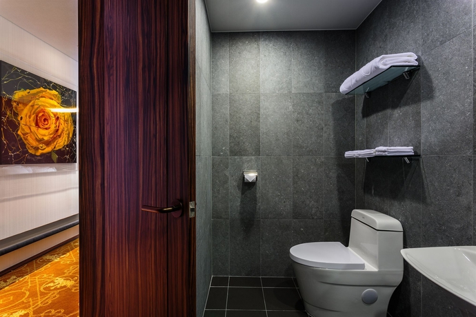 Imagen de la habitación del Hotel Leo. Foto 9