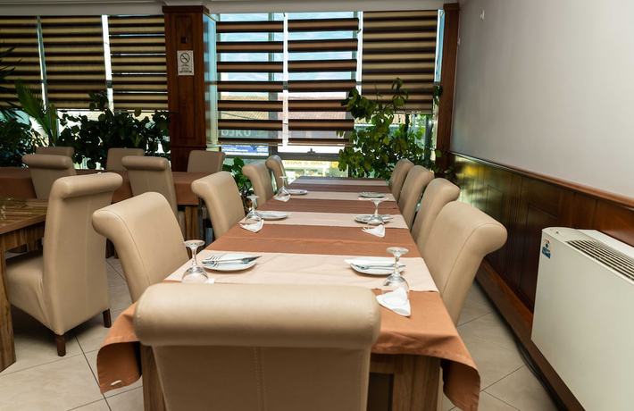 Imagen del bar/restaurante del Hotel Leo, Pec. Foto 6