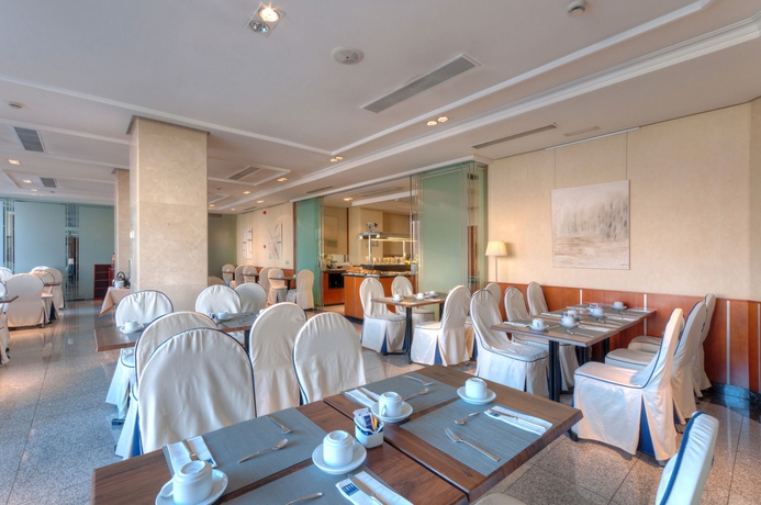 Imagen del bar/restaurante del Hotel León Camino. Foto 2