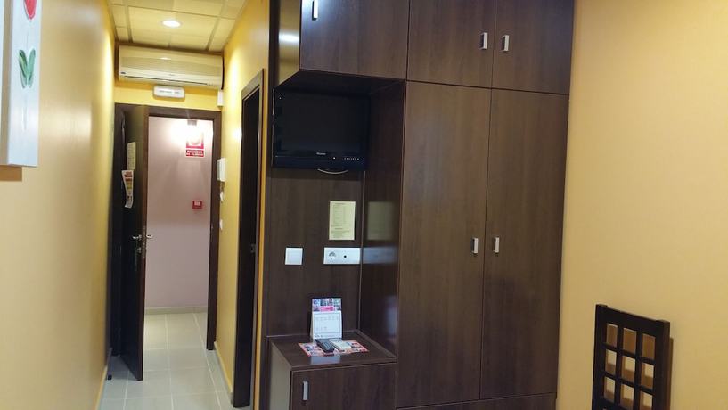 Imagen de la habitación del Hotel León, La Palma del Condado. Foto 4