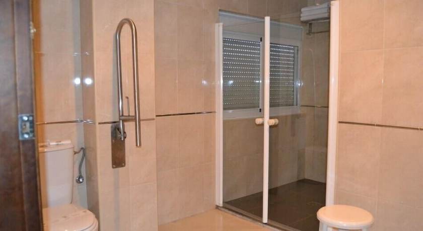 Imagen de la habitación del Hotel León, La Palma del Condado. Foto 5