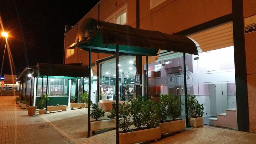 Imagen de los exteriores del Hotel León, La Palma del Condado. Foto 10