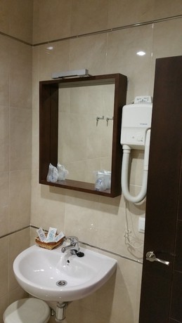 Imagen de la habitación del Hotel León, La Palma del Condado. Foto 6