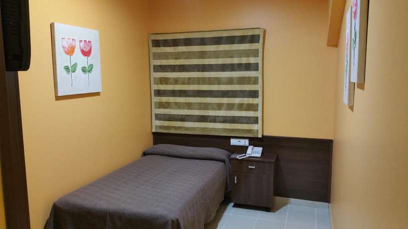 Imagen de la habitación del Hotel León, La Palma del Condado. Foto 8