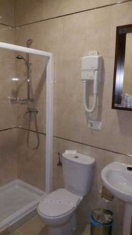 Imagen de la habitación del Hotel León, La Palma del Condado. Foto 9