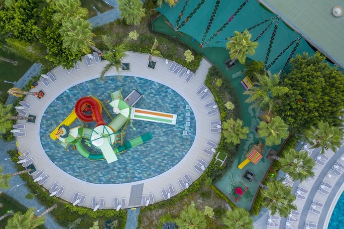 Imagen de la piscina del Hotel Leodikya Kirman Premium. Foto 18