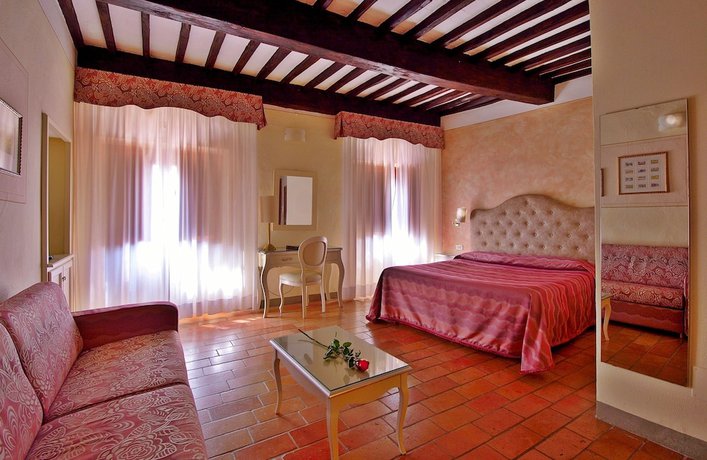 Imagen de la habitación del Hotel Leon Bianco. Foto 3