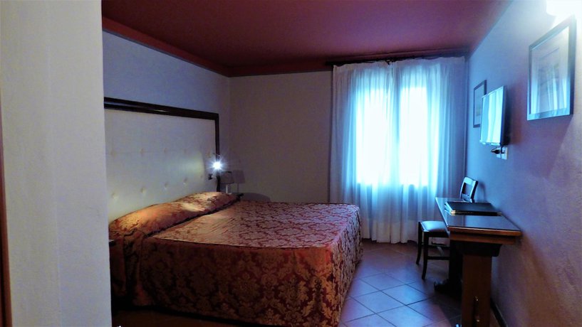 Imagen de la habitación del Hotel Leon Bianco. Foto 7