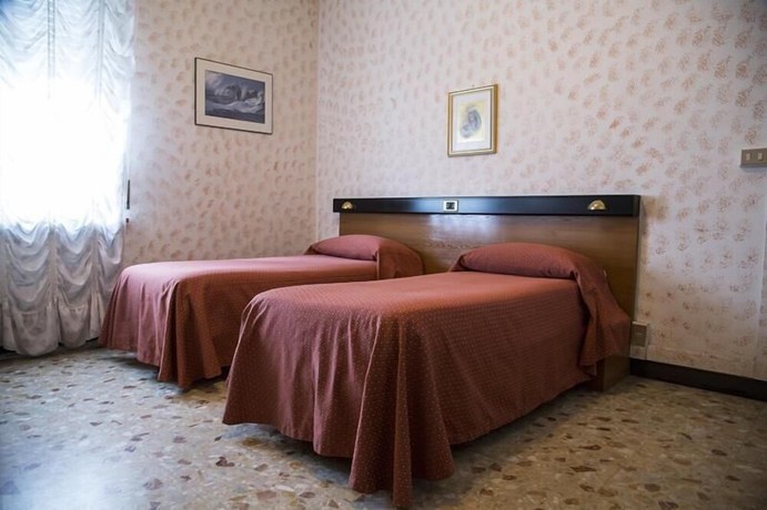 Imagen de la habitación del Hotel Leon D\'Oro, CASALE MONFERRATO. Foto 11