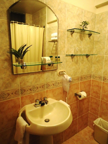Imagen de la habitación del Hotel Leon De Oro Inn & Suites. Foto 8