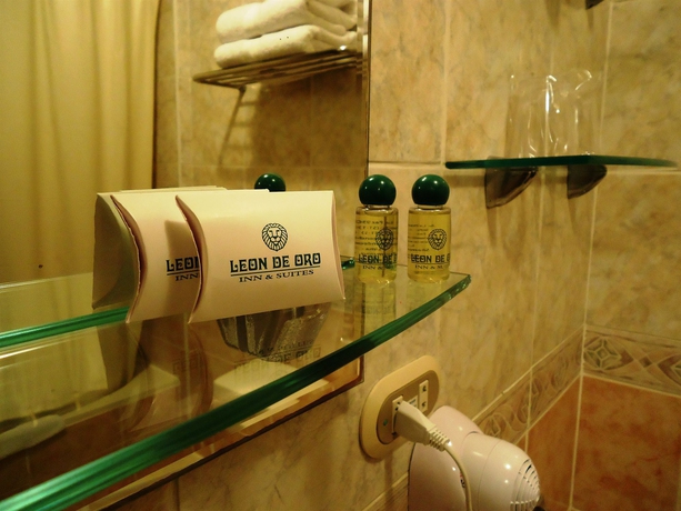 Imagen de la habitación del Hotel Leon De Oro Inn & Suites. Foto 9