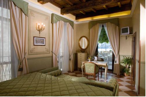 Imagen de la habitación del Hotel Leon D'oro, Orta San Giulio. Foto 1