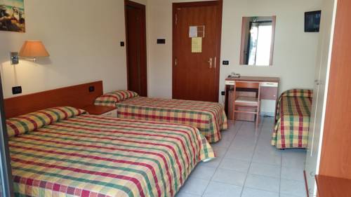 Imagen de la habitación del Hotel Leon, San Giovanni Rotondo. Foto 4