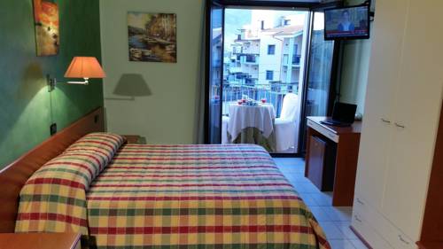 Imagen de la habitación del Hotel Leon, San Giovanni Rotondo. Foto 6