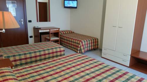 Imagen de la habitación del Hotel Leon, San Giovanni Rotondo. Foto 15