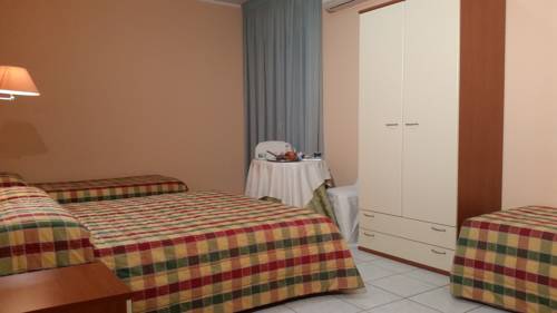 Imagen de la habitación del Hotel Leon, San Giovanni Rotondo. Foto 16