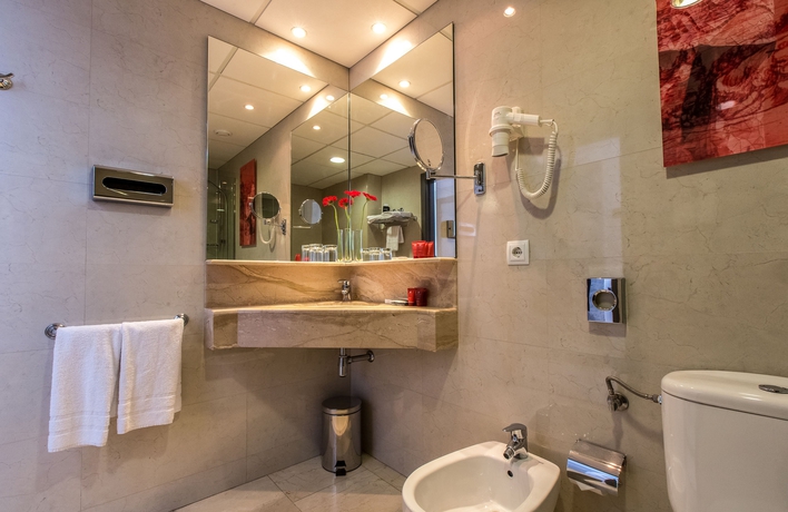 Imagen de la habitación del Hotel Leonardo Barcelona Las Ramblas. Foto 11